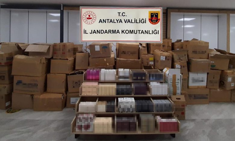 Antalya'da kaçakçılara operasyon: 1,7 milyon liralık parfüm ele geçirildi