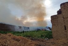 Adana'da saman balyalarının istiflendiği alanda yangın