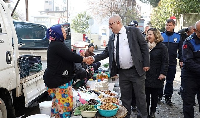 Başkan Ertaş Çarşamba Pazarında Esnafı Ziyaret Etti Başkan Ertaş Çarşamba Pazarında Esnafı Ziyaret Etti