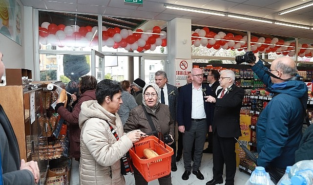 Burhaniye’de halka hizmet “halk market” Burhaniye’de halka hizmet “halk market”