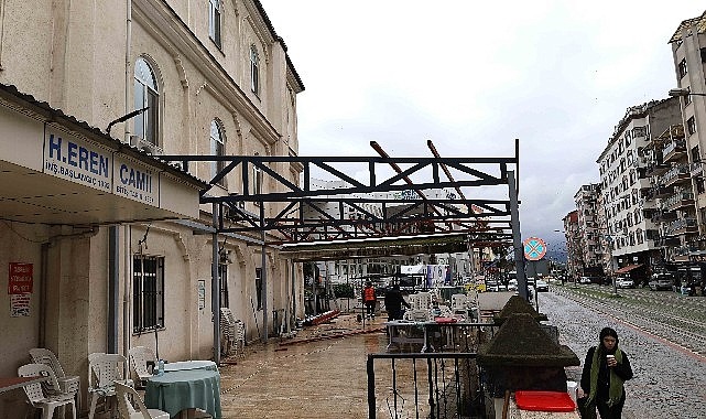 İzmit Eren Camii’ne yeni sundurma İzmit Eren Camii’ne yeni sundurma