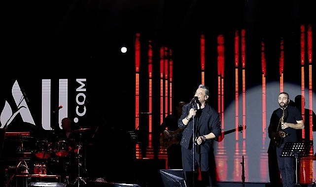 Emre Altuğ’dan Accor Türkiye’ye özel performans Emre Altuğ’dan Accor Türkiye’ye özel performans