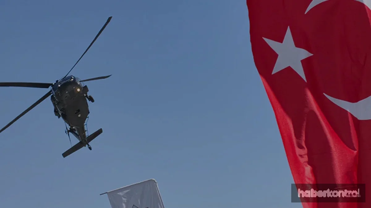 Malazgirt Zaferi Kutlamalarında Jandarma Helikopter Gösterisi